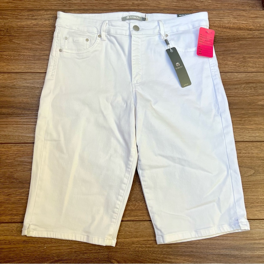 NWT Tractr White Bermuda Jean Shorts Size 8/29